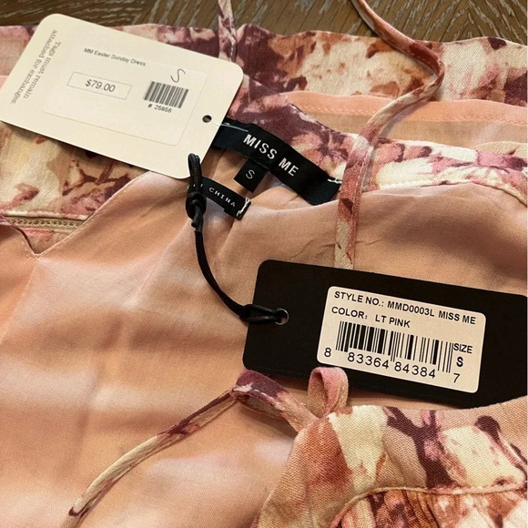 Miss Me Prized Possession Halter Off The Shoulder
Floral Ruffle Dress S. NWT - Picture 15 of 16